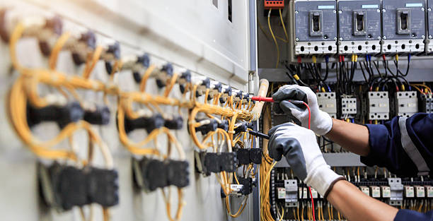 Professional Electrician technician working in Waelder, TX